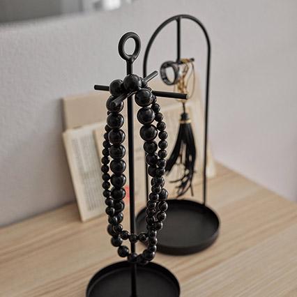 Jewelry hanger Cro arrangement