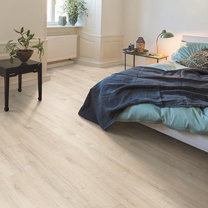 Panele podłogowe EGGER Home Dąb Loja jasny EHL141 arrangement