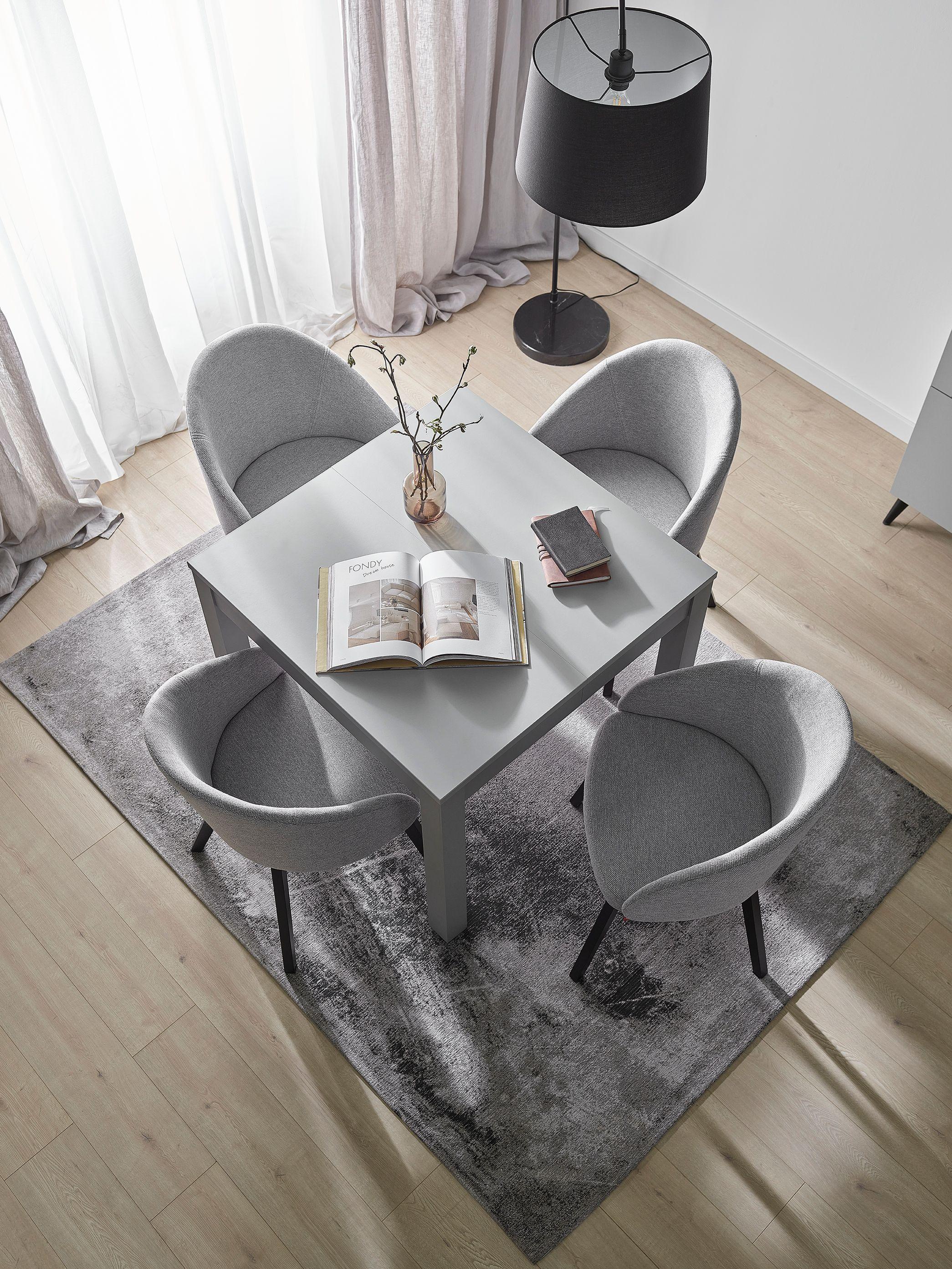 jadalnia w szarościach z jasną elegancką podłogą