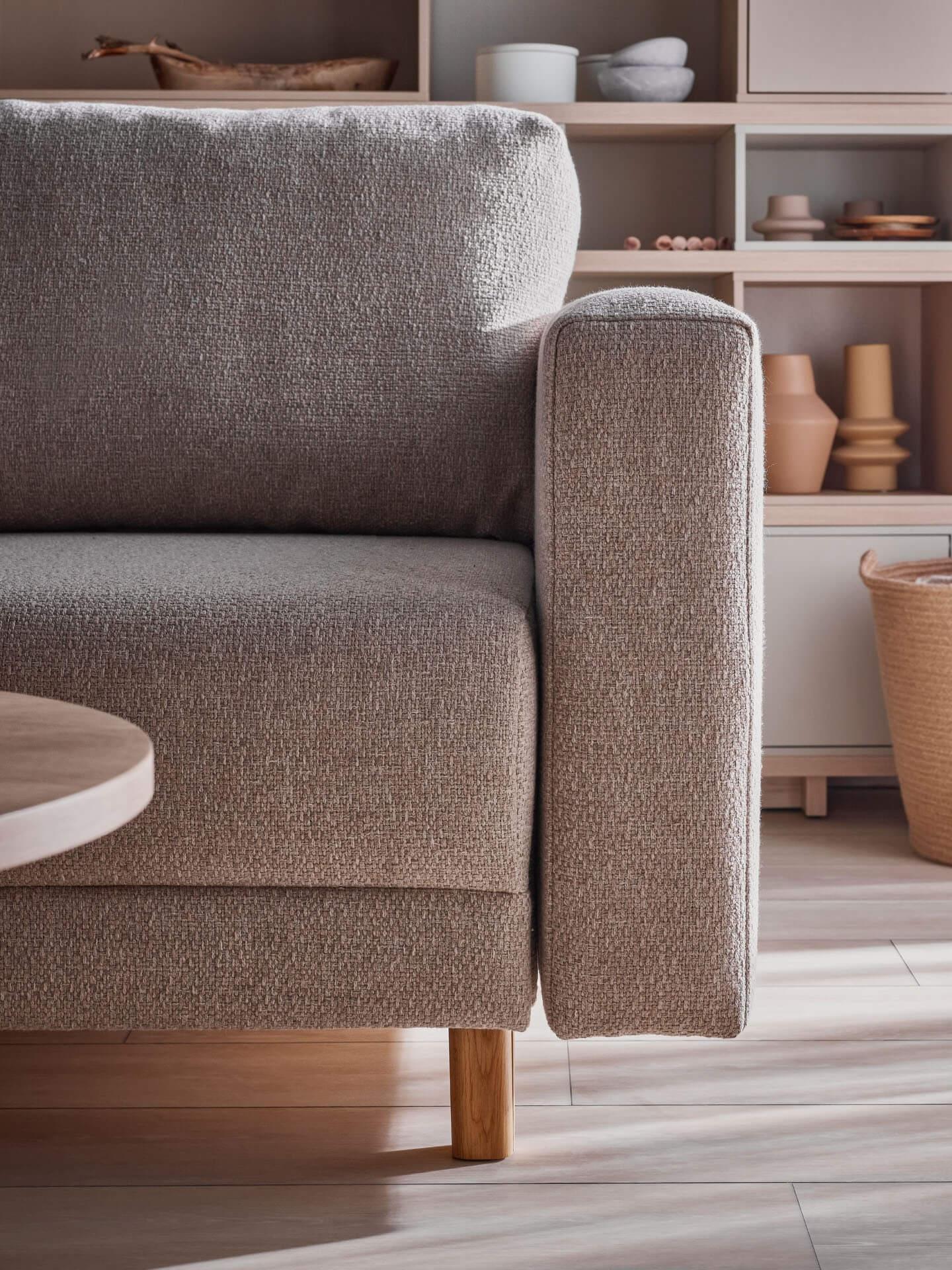 sofa w beżowej tkaninie Grace