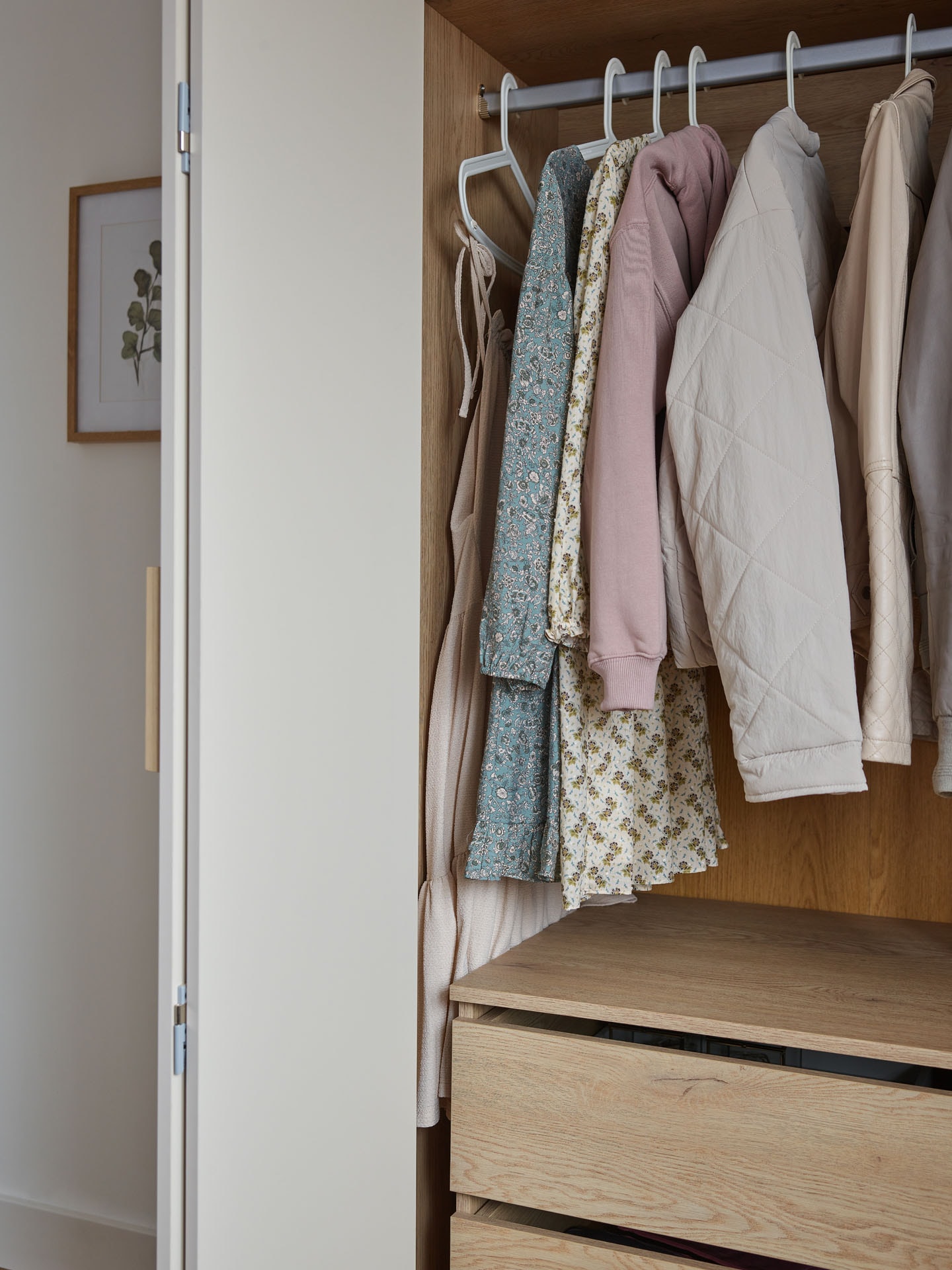  Szafa z wieszakami na ubrania