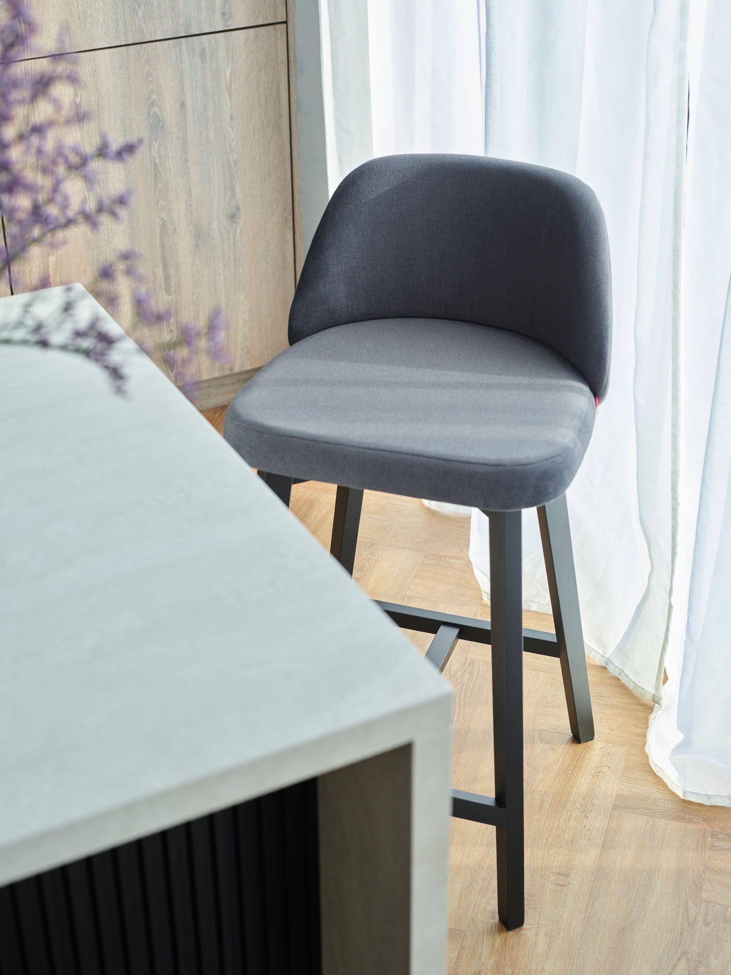 Szary hoker w kuchni