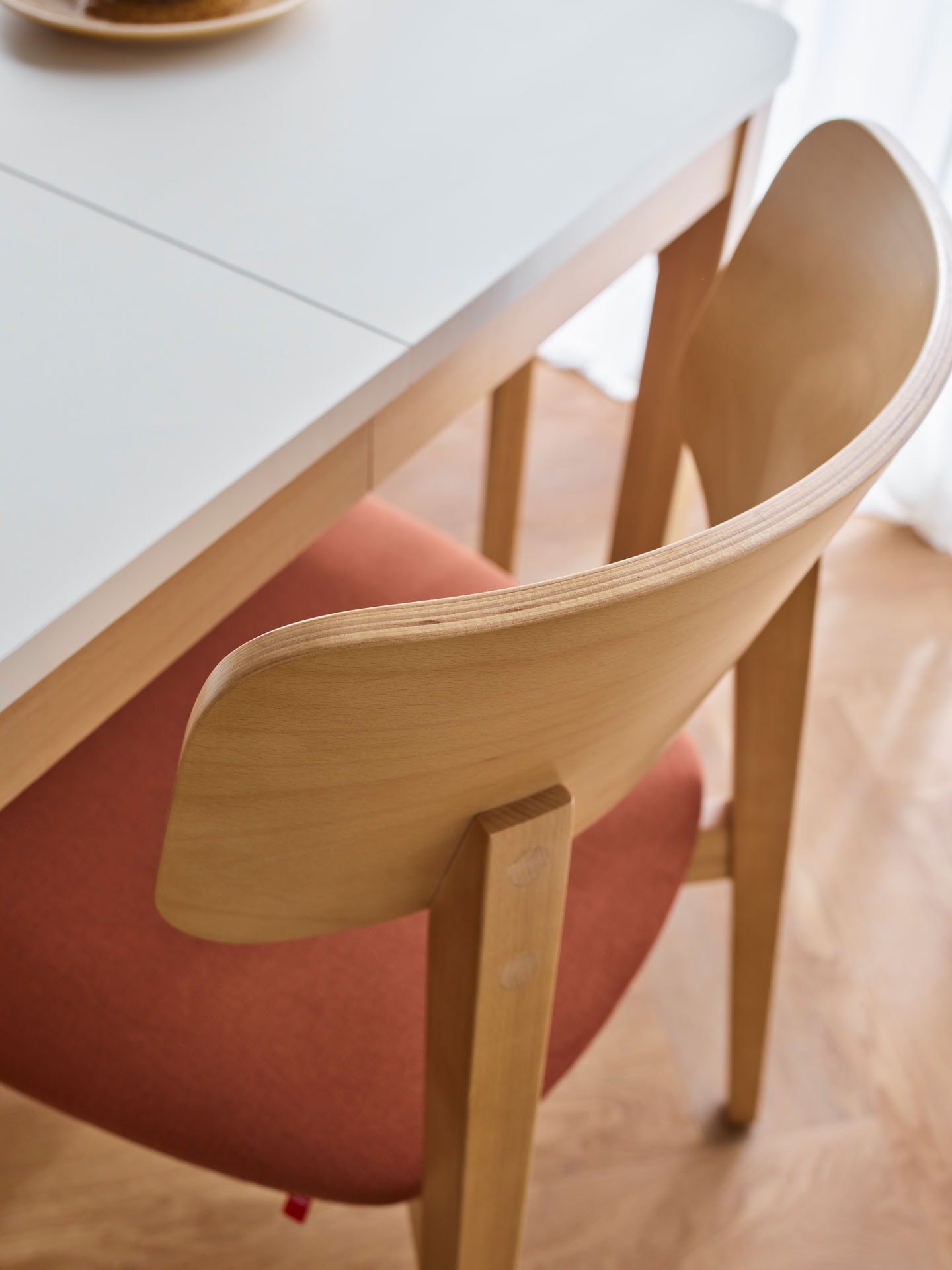 Półokrągłe drewniane oparcie