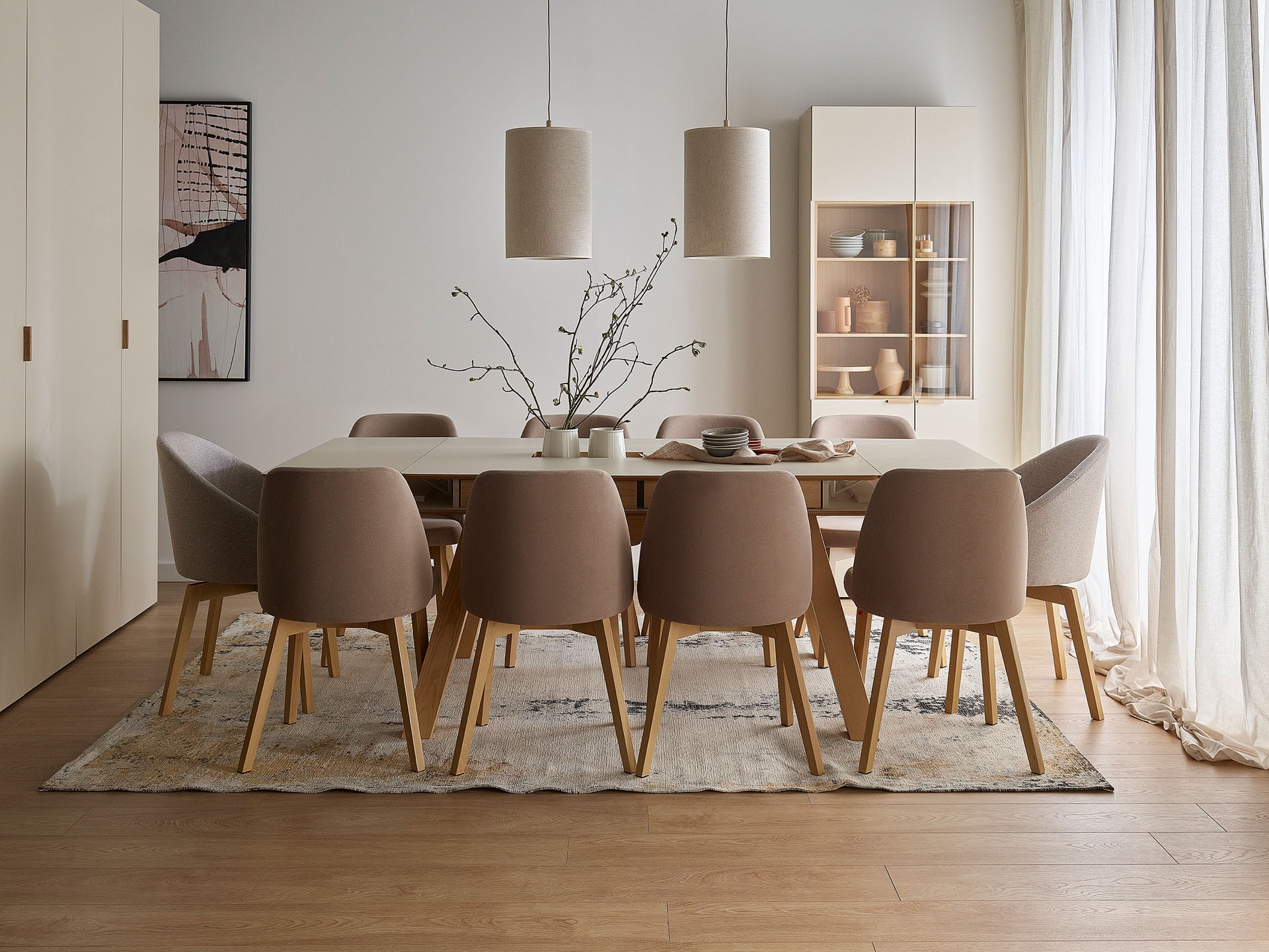 Tapicerowane obicia krzeseł w jadalni – pranie krzeseł w domu