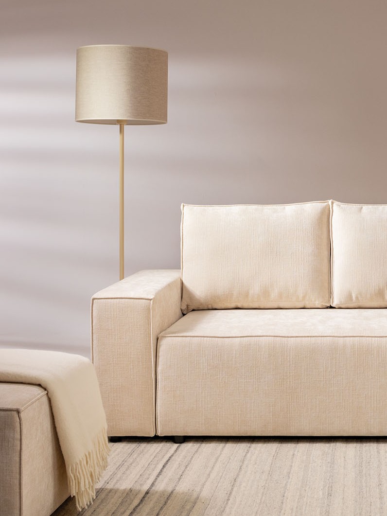 beżowa sofa w przyjemnej tkaninie vox