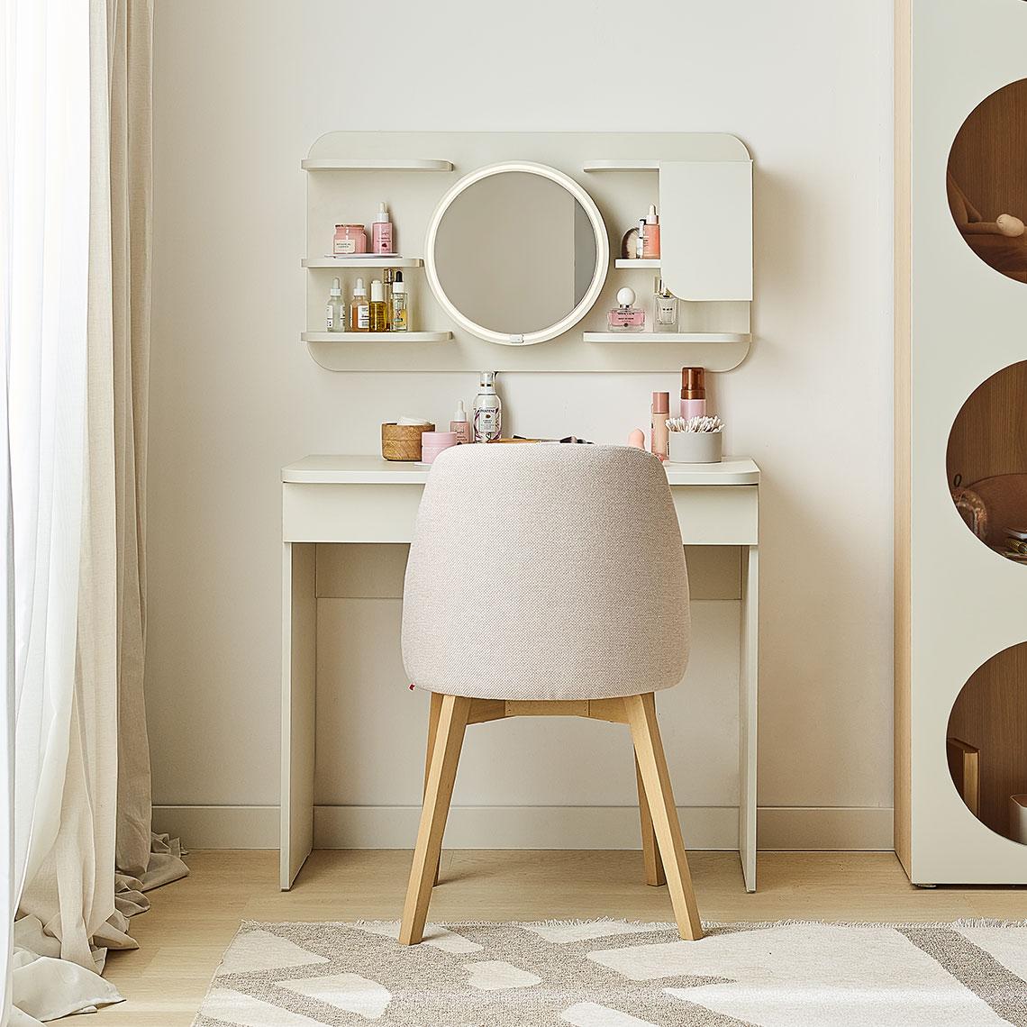Dressing table Reli arrangement
