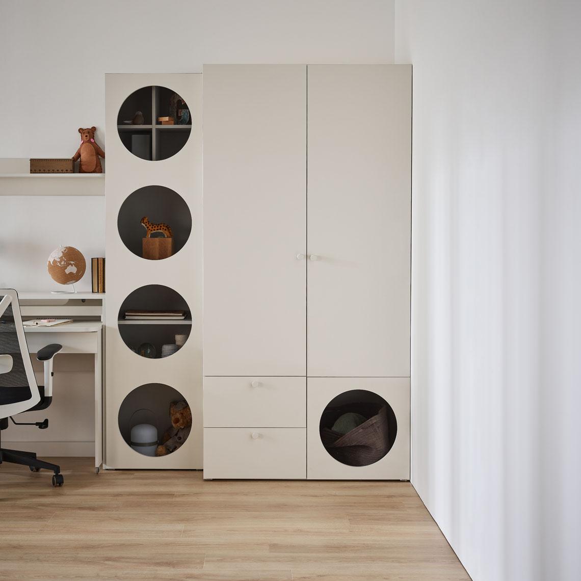 2-door wardrobe with opening front Reli arrangement