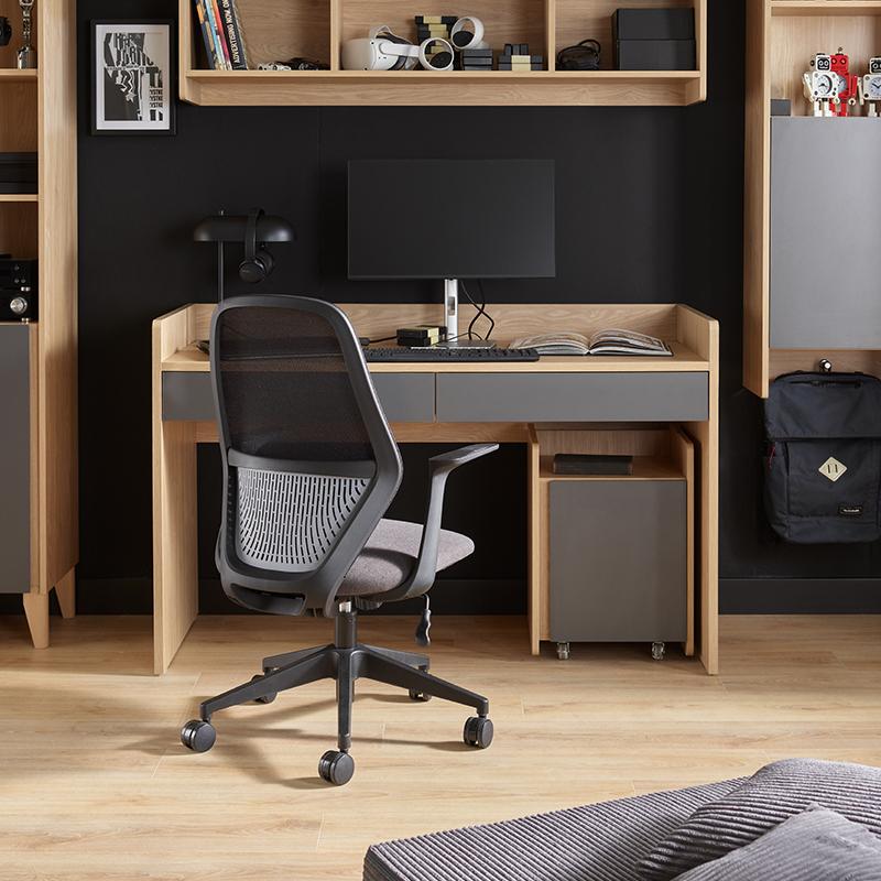 140 Muve desk arrangement