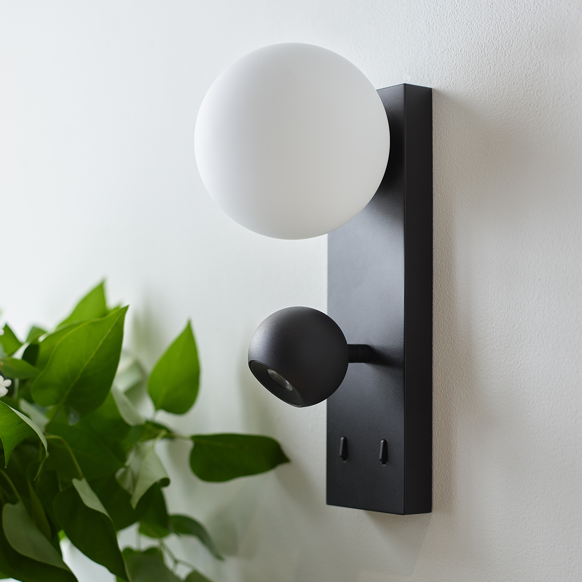 Maxlight Atom wall lamp arrangement
