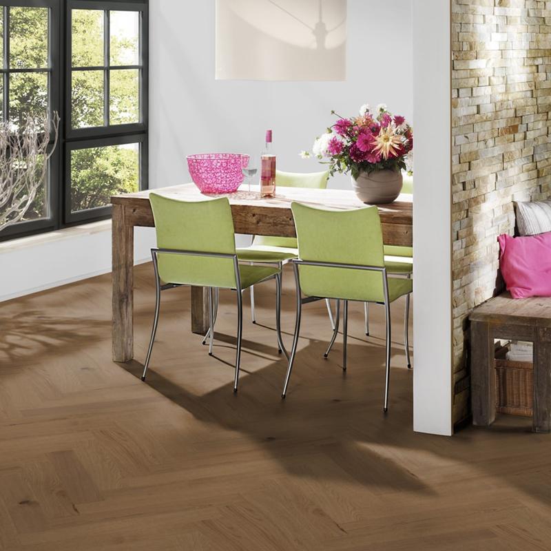 Podłoga hybrydowa Ter Hürne Hywood Herringbone Collection Olio Dąb Yasuni aranżacja