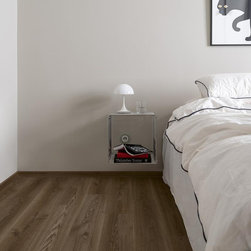Panele winylowe Pergo Namsen Pad Pro Dąb Norweski Ciemny V4307-40217 aranżacja
