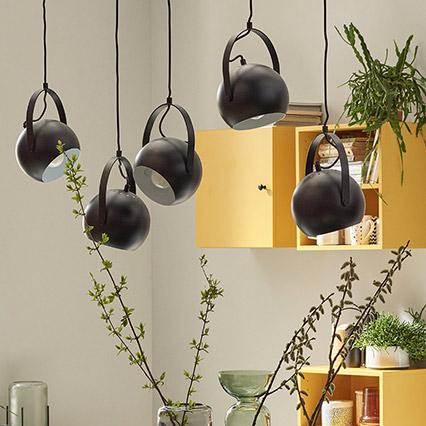 Hanging lamp with handle Ball Frandsen arrangement