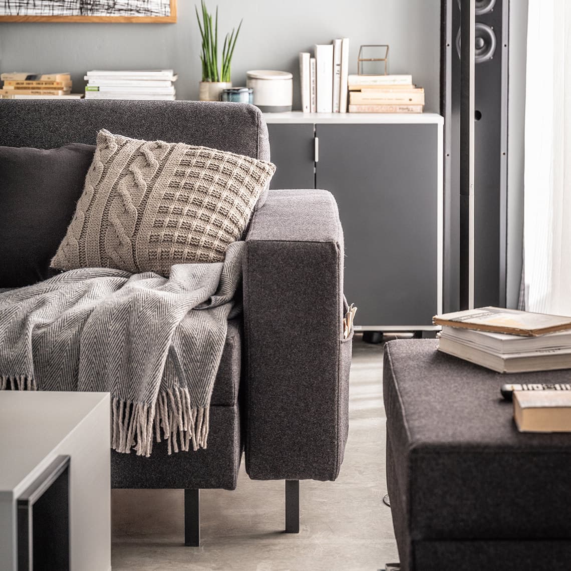 boczek rozkładanej sofy z przydatną kieszenią na gazety i pilota