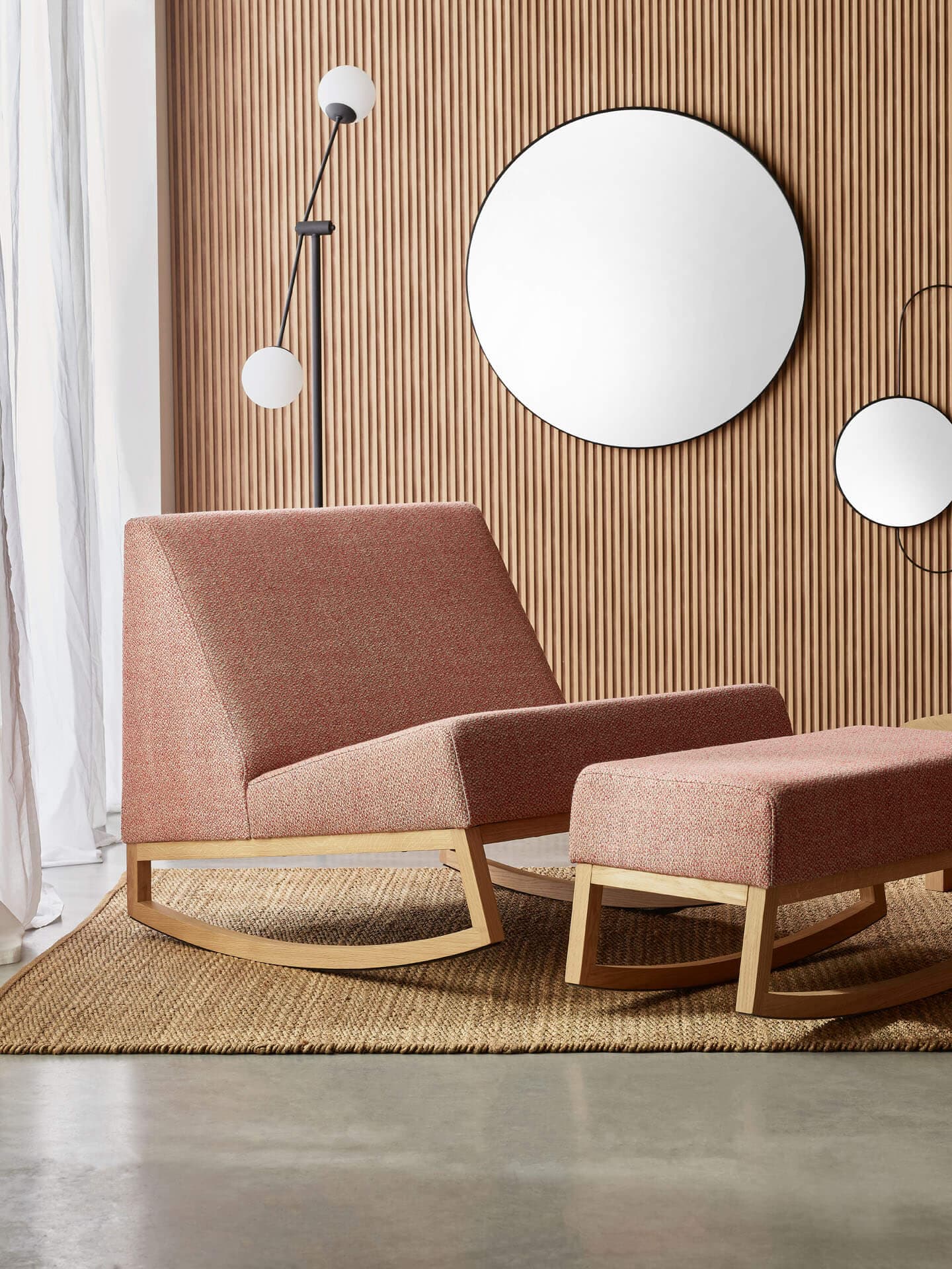 tapicerowany fotel bujany