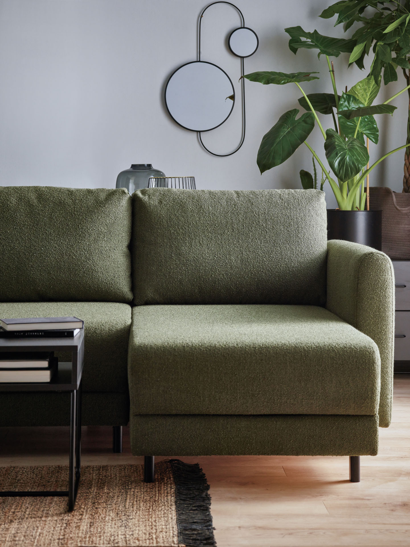 Sofa todos w zielonej tkaninie boucle