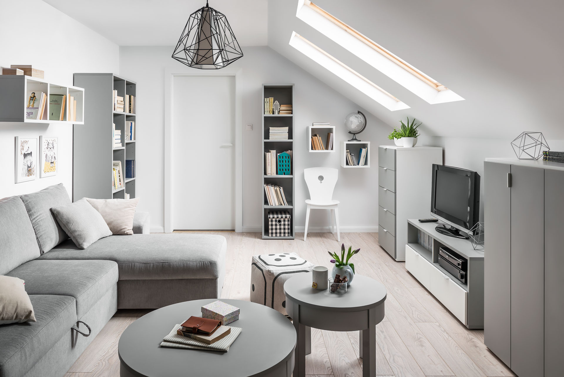 Jak okiełznać skosy? Wybieramy meble na poddasze