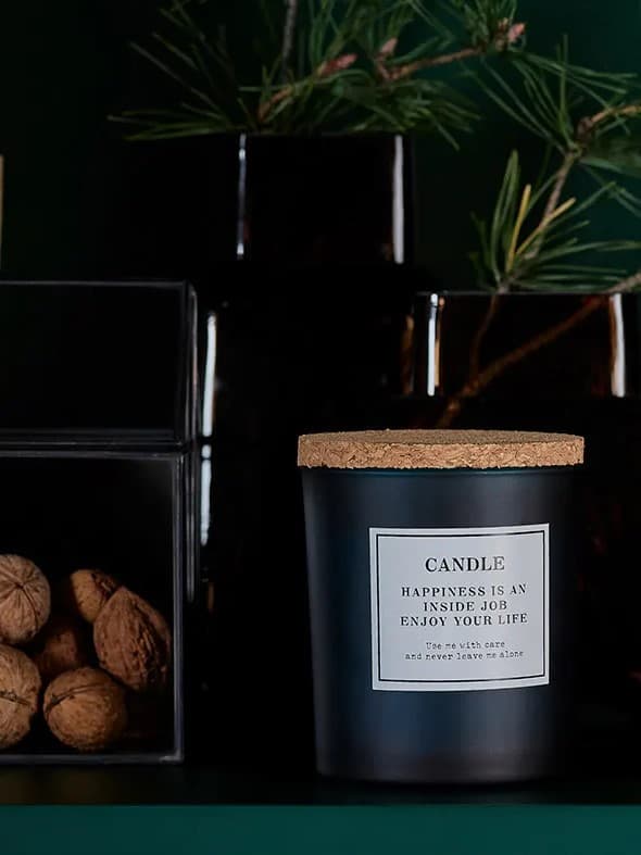 elegancka świeca z korkową pokrywką