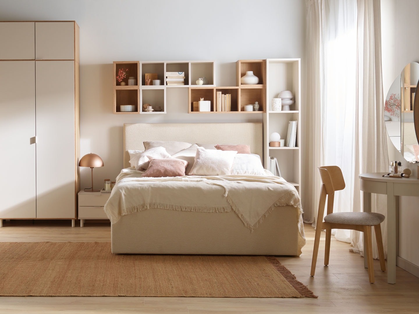 Zabudowa wokół łóżka w sypialni – 4 praktyczne pomysły