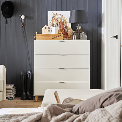 Chest of drawers with functional slat Simple arrangement
