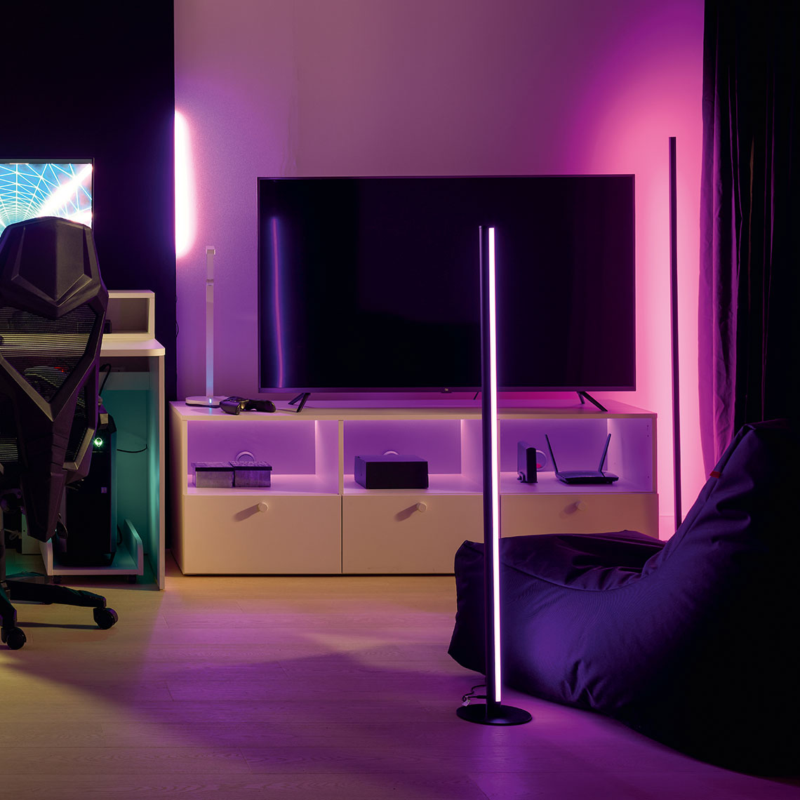 Tendo floor lamp arrangement