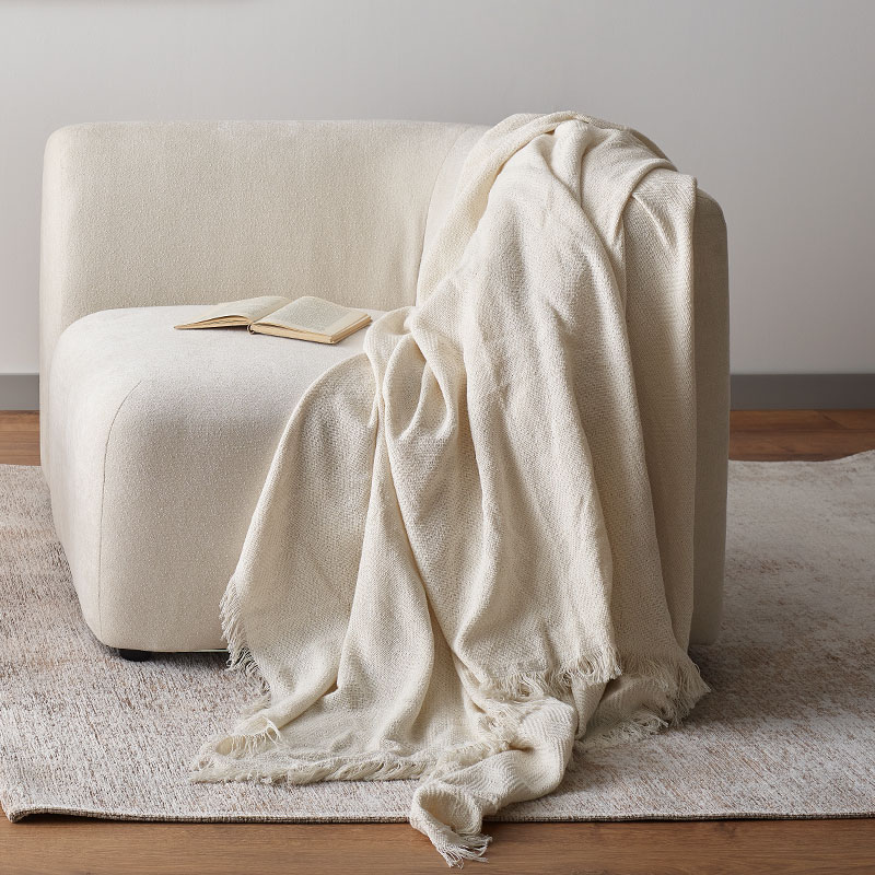 Kando bedspread arrangement