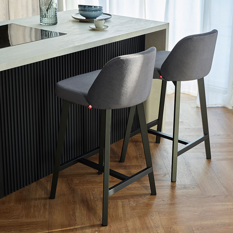 Komm Hocker arrangement