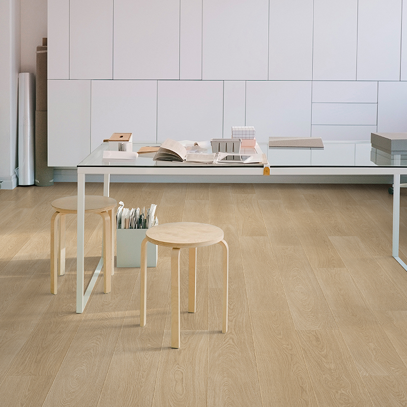 Panele podłogowe wodoszczelne VOX Querra Supra Dąb Komme aranżacja