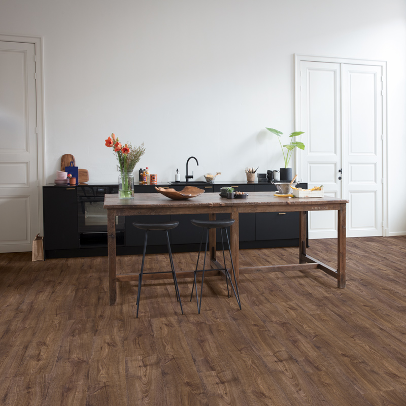 Panele winylowe Quick Step Bloom Dąb czekoladowy jesienny AVMPU40199 arrangement