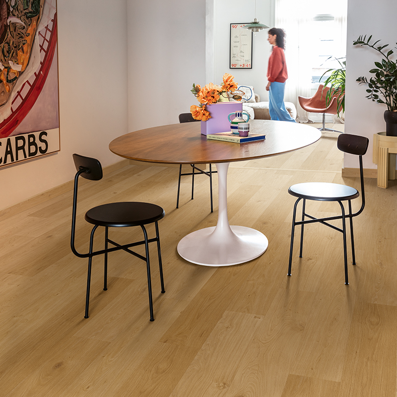 Panele winylowe Quick Step Blos base Dąb coast miodowy AVSPT40320 aranżacja