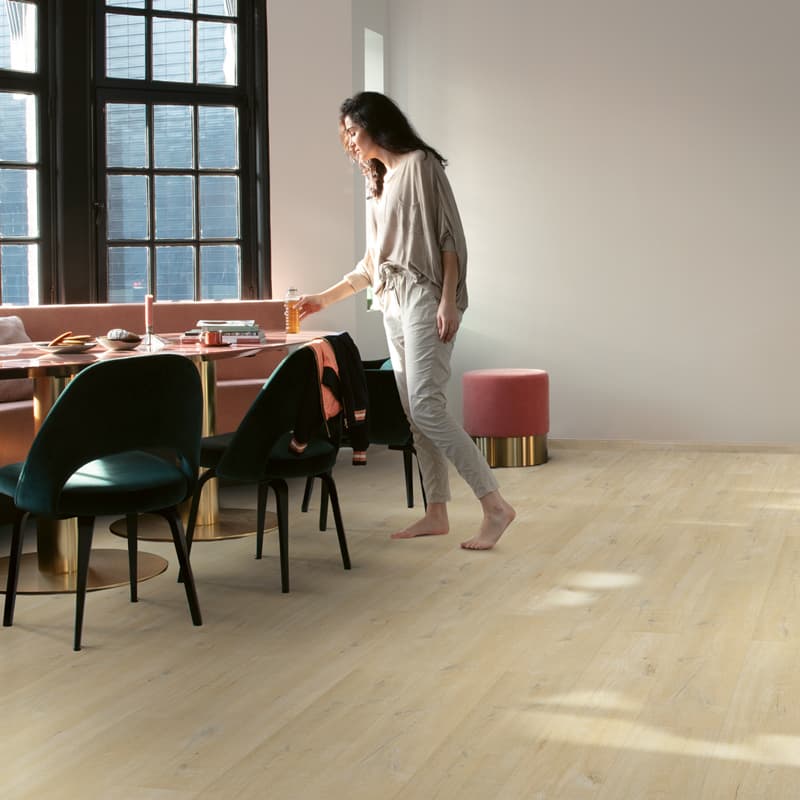 Panele winylowe Quick Step Fuse Dąb lniany szary SGMPC20328 aranżacja