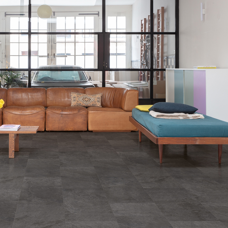 Panele winylowe Quick Step Oro base Łupek czarny AVSTT40035 aranżacja