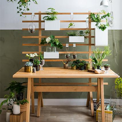 Desk with screen Worknest arrangement
