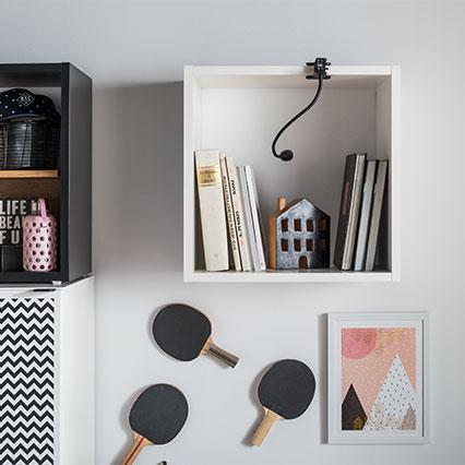 Wall shelf Young Users arrangement
