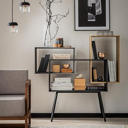 Low bookcase Ribbon arrangement