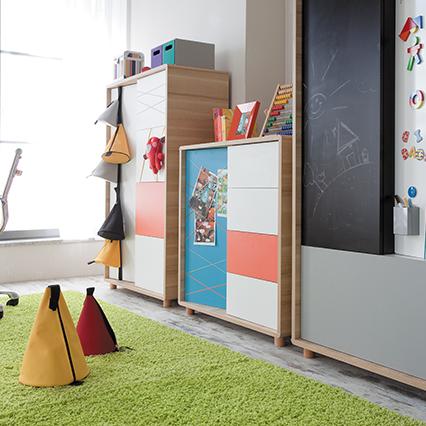 Low chest of drawers Evolve arrangement