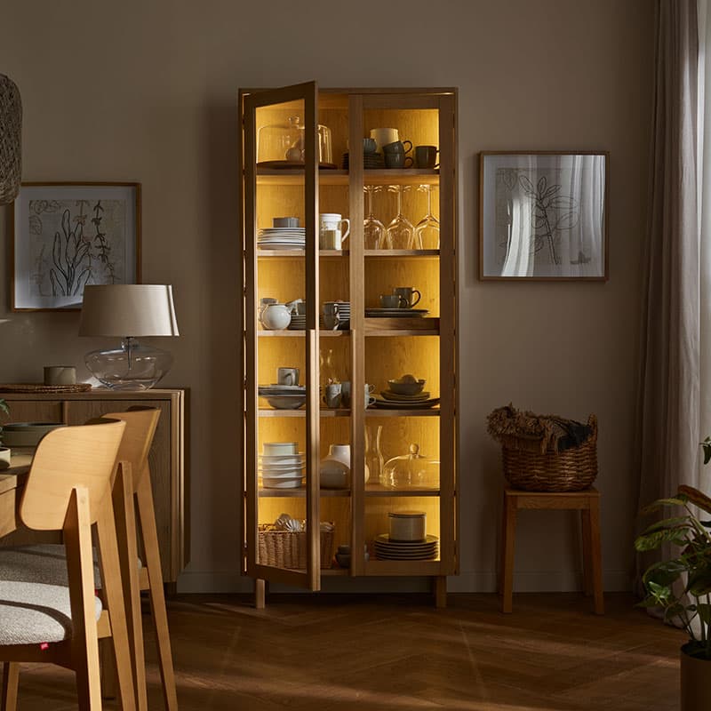 Display Cabinet Well arrangement