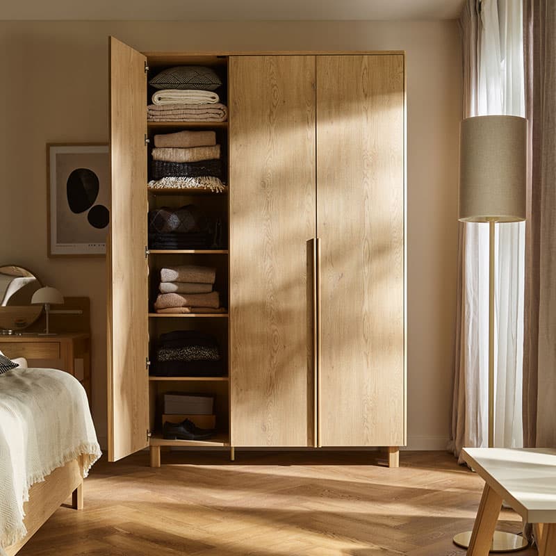 3-door wardrobe with lighting Well arrangement