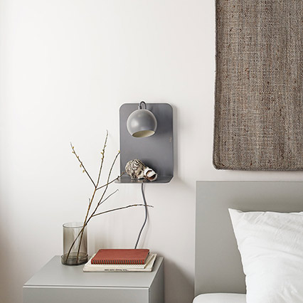 Wall lamp with USB Ball Frandsen arrangement