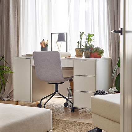 Desk 140 Simple arrangement