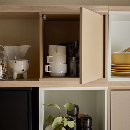 Medium box with a door Balance arrangement