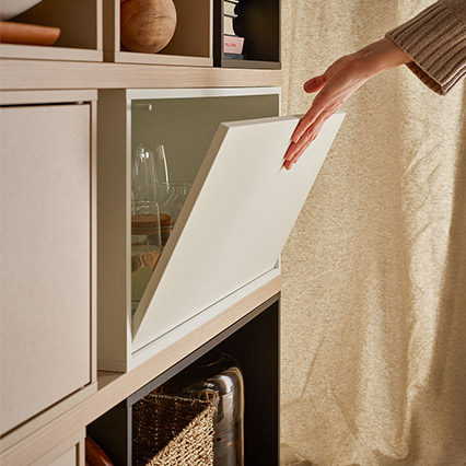 Large box with a door Balance arrangement