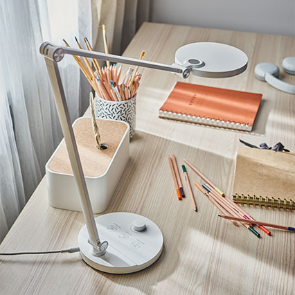 Ester desk lamp arrangement