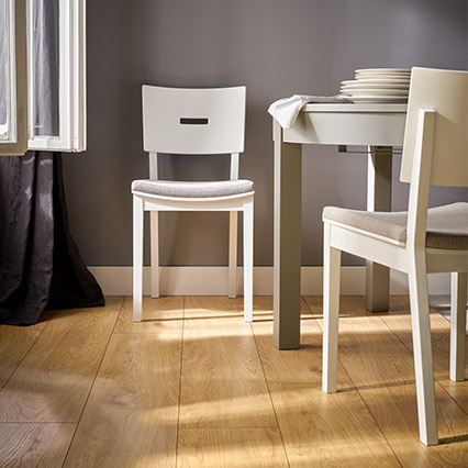 Upholstered white chair Simple II arrangement