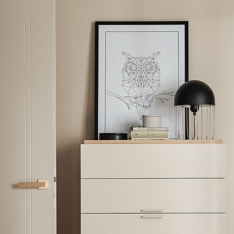 Painting Tip white arrangement