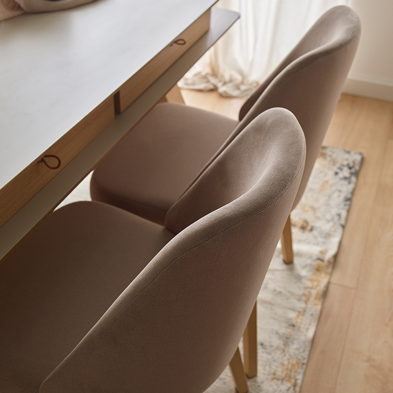 Chair Komm arrangement