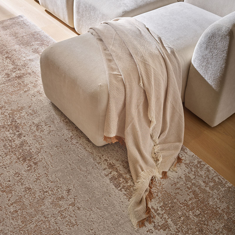 Sami bedspread arrangement