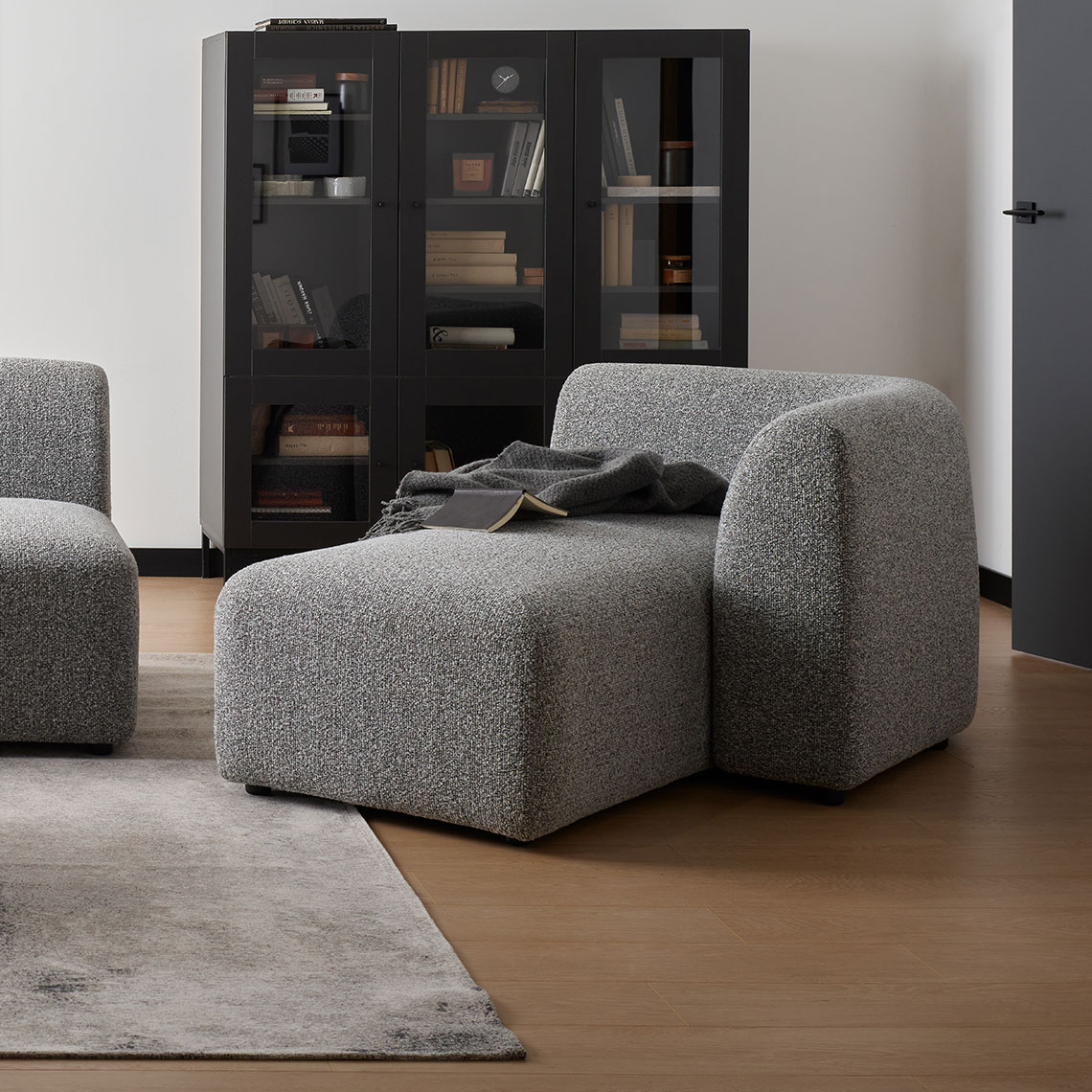 Nui ottoman module arrangement