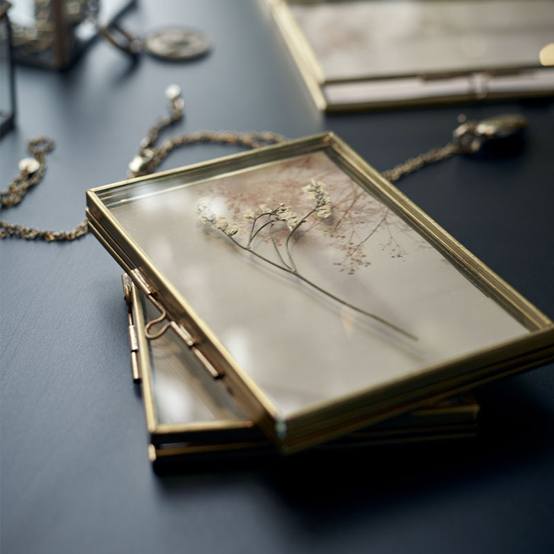Gold decoration Bloom arrangement