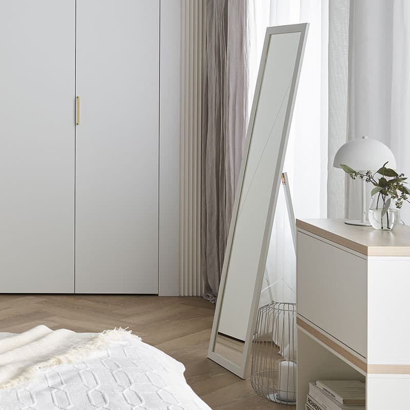 Standing mirror Mirro arrangement