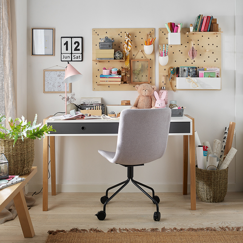 Desk II Concept arrangement